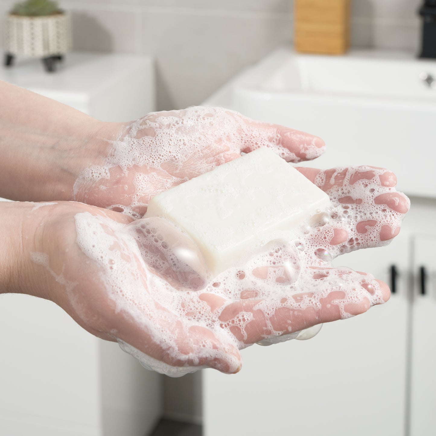 Rosemary Shampoo & Body Bar - Soap‑Free, Sulphate‑Free, pH‑Balanced Solid Cleanser for Sensitive Scalp (100g)